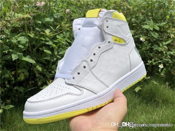 2019 air authentic 1 high og first class flight retro white dynamic yellow 1s black 555088-170 men basketball shoes sneakers with box
2019 air authentic 1 high og first class flight retro white dynamic yellow 1s black 555088-170 men basketball shoes sneakers with box