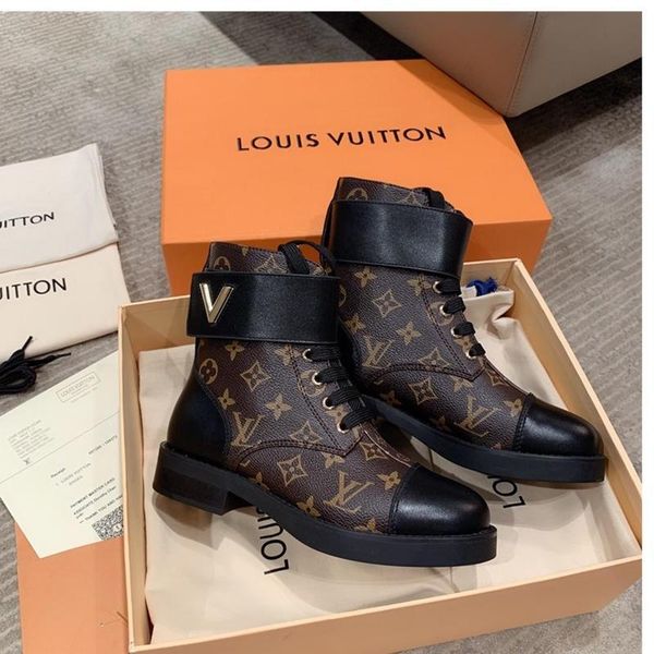 11 designer luxury casual fashion short boots, outdoor casual travel shoes, fast delivery, original box, Black
11 designer luxury casual fashion short boots, outdoor casual travel shoes, fast delivery, original box, Black