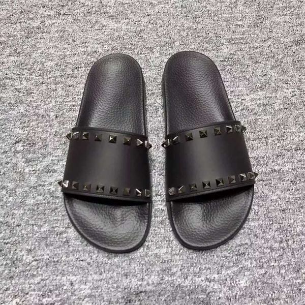 2020 new original single designer men and women classic luxury selling flat rivet slippers beach slippers, Black;red
2020 new original single designer men and women classic luxury selling flat rivet slippers beach slippers, Black;red