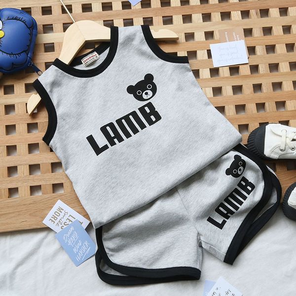 2020 boys designer new suits children designer two-piece vest + shorts boys and girls bear print suit kids summer casual sets fashion set, White
2020 boys designer new suits children designer two-piece vest + shorts boys and girls bear print suit kids summer casual sets fashion set, White