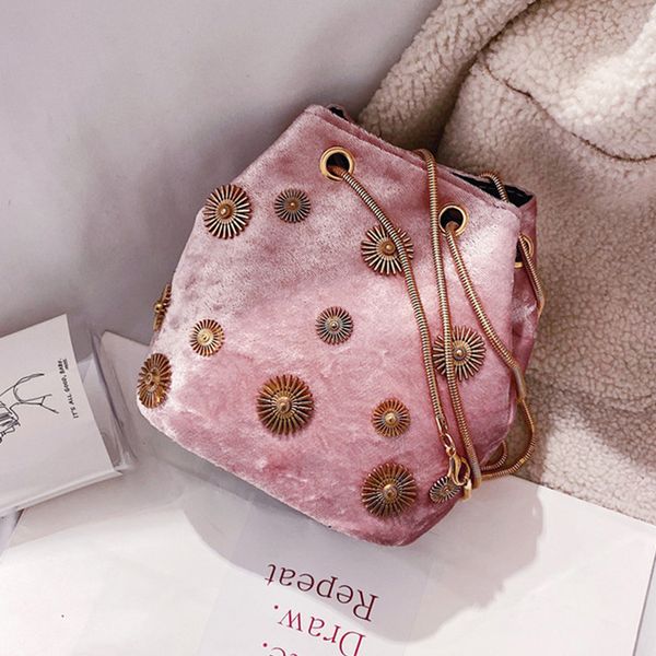 women's shoulder bags bucket bag elegant emblem pattern velvet handbag tote crossbody bag with golden chain shoulder strap
women's shoulder bags bucket bag elegant emblem pattern velvet handbag tote crossbody bag with golden chain shoulder strap