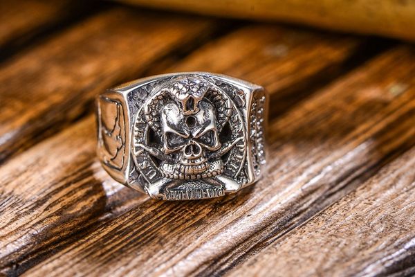925 sterling silver male overbearing skeleton us gi ring thai silver retro cobra exaggerated ring
925 sterling silver male overbearing skeleton us gi ring thai silver retro cobra exaggerated ring