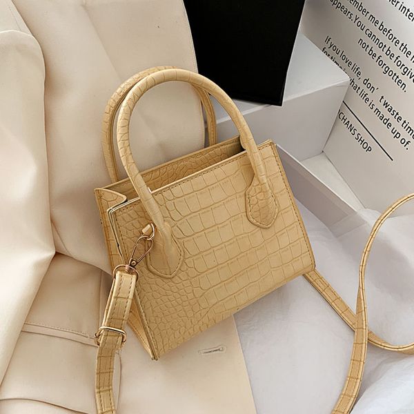 2020 women shoulder chain bags pu leather strap female mini travel bags crossbody bag
2020 women shoulder chain bags pu leather strap female mini travel bags crossbody bag