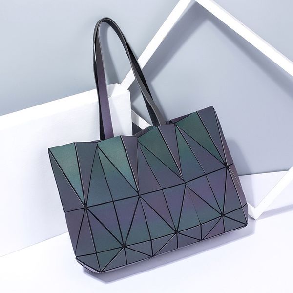 the new fashion women's bag in 2020 rhomboid handbag one shoulder bag with large capacity go with trendy women's bags
the new fashion women's bag in 2020 rhomboid handbag one shoulder bag with large capacity go with trendy women's bags