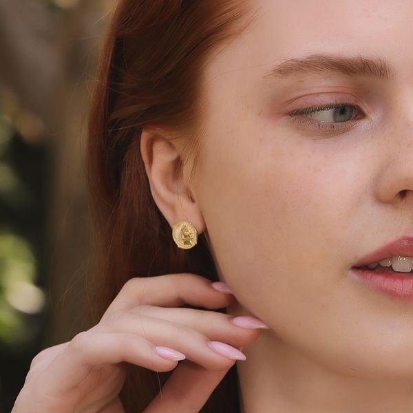 Trending Womens Jewelry Earrings 925 Silver Round Button Portrait Earrings 18K Gold Coin Earrings for Christmas gifts 10 pairs per lot
Trending Womens Jewelry Earrings 925 Silver Round Button Portrait Earrings 18K Gold Coin Earrings for Christmas gifts 10 pairs per lot