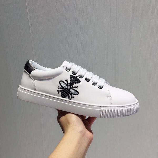 2020r new trend embroidered graffiti leather casual shoes outdoor men and women sports shoes fashion wild couple shoes, size 35-451, Black
2020r new trend embroidered graffiti leather casual shoes outdoor men and women sports shoes fashion wild couple shoes, size 35-451, Black