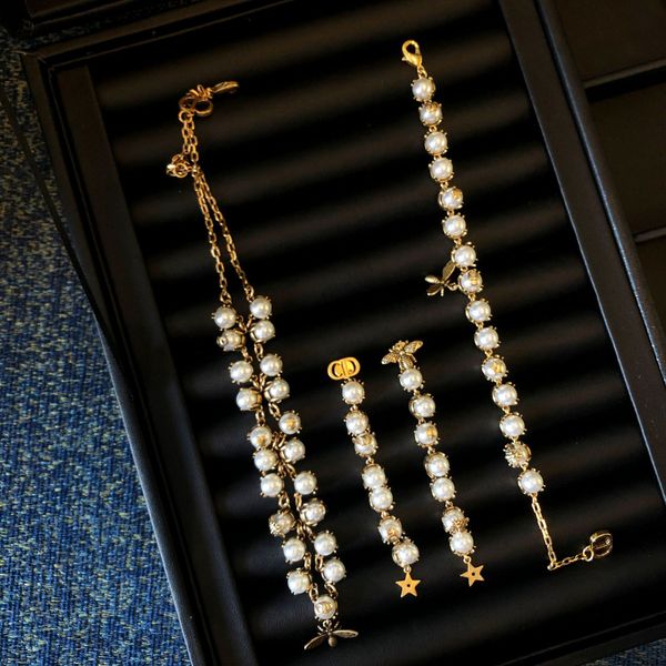 2020 new cd letter bee pearl necklace bracelet bracelet women's high version precision earrings, Golden;silver
2020 new cd letter bee pearl necklace bracelet bracelet women's high version precision earrings, Golden;silver