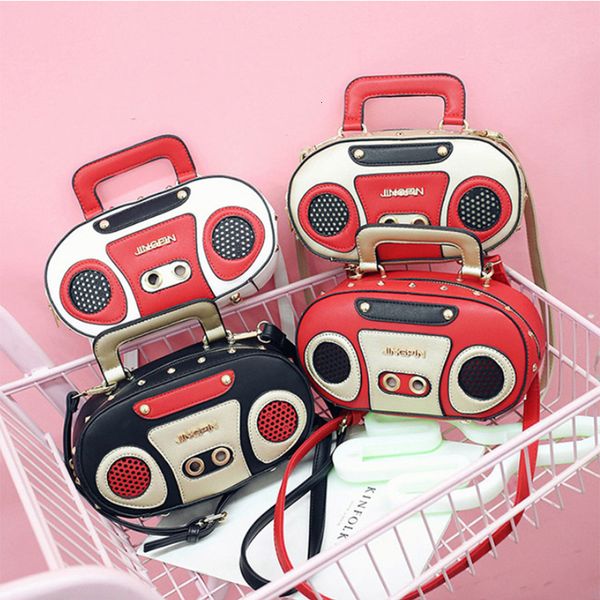 vintage radio женщины сумки конструктора chic сумки плеча pu leather rock женский crossbody сумка личность кошелек
vintage radio женщины сумки конструктора chic сумки плеча pu leather rock женский crossbody сумка личность кошелек
