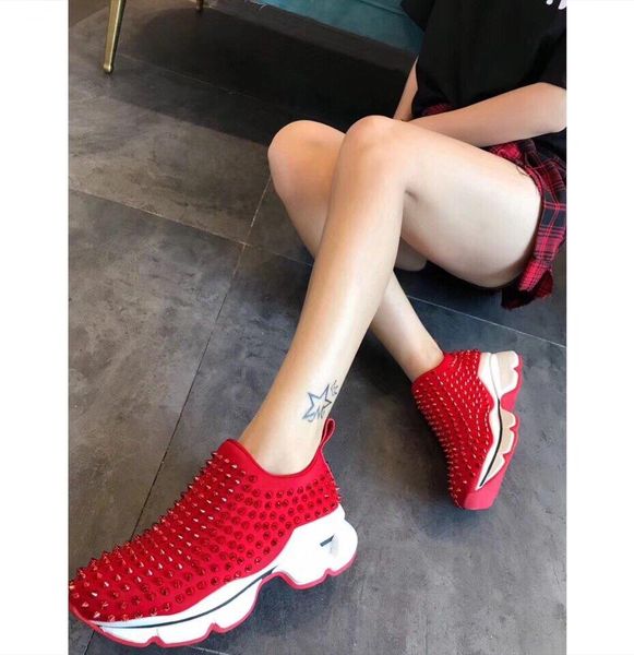 2020h new high-end fashion men's and women's casual shoes, red personalized studded shoes, wild outdoor lovers sports shoes, men&#
2020h new high-end fashion men's and women's casual shoes, red personalized studded shoes, wild outdoor lovers sports shoes, men&#