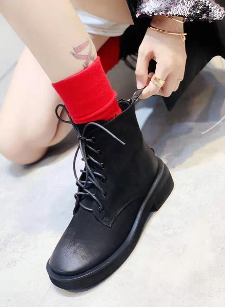 2020d autumn and winter new small leather boots fashion trend martin boots low with women's boots slip, original box delivery
2020d autumn and winter new small leather boots fashion trend martin boots low with women's boots slip, original box delivery
