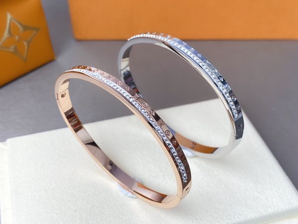 the latest brand presbyopic bracelet is a brand designer bracelet tailored for women and suitable for all occasions, Golden;silver
the latest brand presbyopic bracelet is a brand designer bracelet tailored for women and suitable for all occasions, Golden;silver