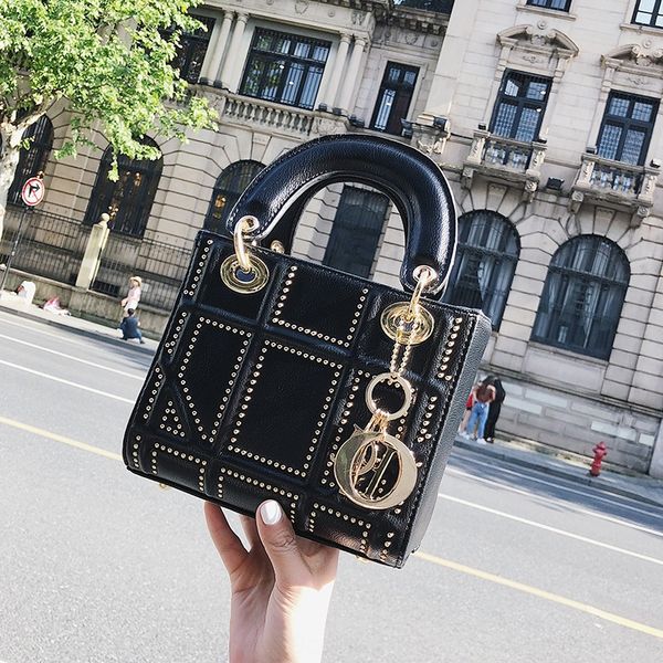 2020 new women's korean style niche dai fei rivet breeze small square shoulder small square bag fashion portable shoulder bag
2020 new women's korean style niche dai fei rivet breeze small square shoulder small square bag fashion portable shoulder bag