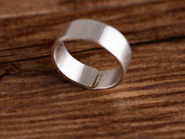 999 silver ornaments the trend of simple smooth men and women open ring christmas gifts 
999 silver ornaments the trend of simple smooth men and women open ring christmas gifts