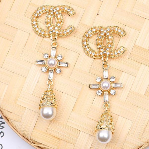 new pearl earrings for japan and south korea in 2020 european and american letter earrings selling style wholesale jewel, Golden;silver
new pearl earrings for japan and south korea in 2020 european and american letter earrings selling style wholesale jewel, Golden;silver