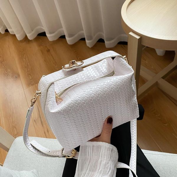 popular simple female daily bag weave pu square crossbody bag for women travel shoulder handbag messenger totes
popular simple female daily bag weave pu square crossbody bag for women travel shoulder handbag messenger totes