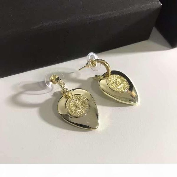 r luxury bespoke style ear studs american selling women 's high -end heart ear studs, Golden
r luxury bespoke style ear studs american selling women 's high -end heart ear studs, Golden