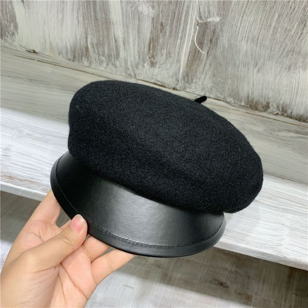 wind leather eaves cap women's all-match stitching lace beret beret korean casual simple bud hat fashion, Blue;gray 
wind leather eaves cap women's all-match stitching lace beret beret korean casual simple bud hat fashion, Blue;gray
