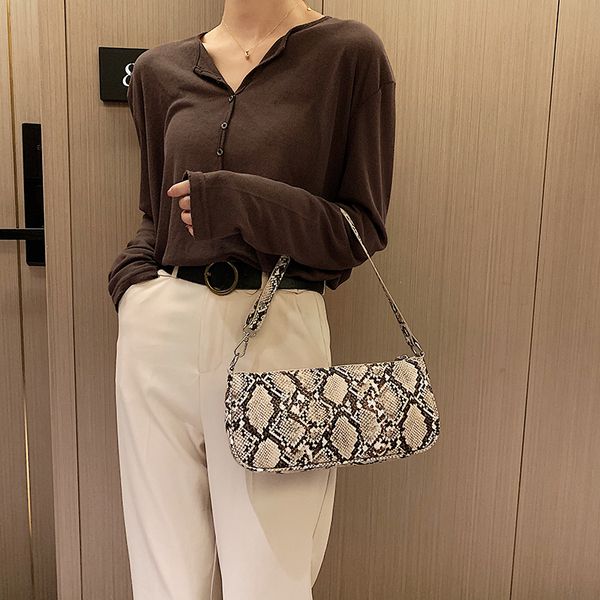 мода кожаные сумки на ремне для женщин 2019 новое качество pu кожа женщин дизайнерские сумки серпантин женский сумки
мода кожаные сумки на ремне для женщин 2019 новое качество pu кожа женщин дизайнерские сумки серпантин женский сумки