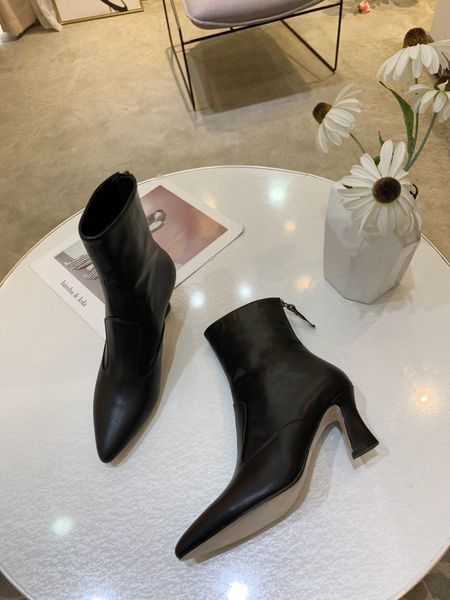 2020w new high-end martin boots female british wind thick with boots ladies motorcycle straps short boots, original box delivery
2020w new high-end martin boots female british wind thick with boots ladies motorcycle straps short boots, original box delivery