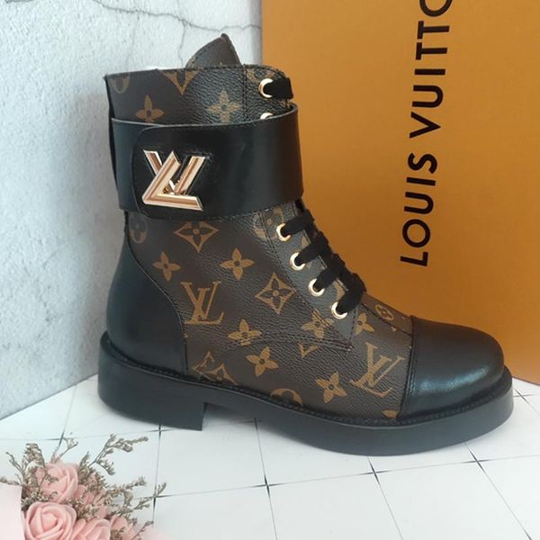 2020 printed stripes short boots hook loop leather womens motorcycle boots,fashion personality wild womens martin boots size 35-42 0003, Black
2020 printed stripes short boots hook loop leather womens motorcycle boots,fashion personality wild womens martin boots size 35-42 0003, Black