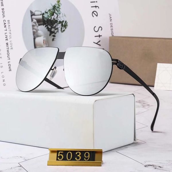 summer sunglasses beach sunglasses fashion for man glass no screw super light nylon material aiti-pressure adumbral, White;black
summer sunglasses beach sunglasses fashion for man glass no screw super light nylon material aiti-pressure adumbral, White;black