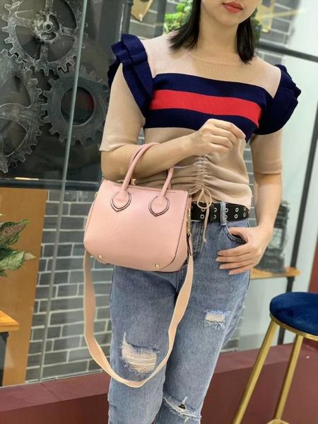 fashion bag new lychee pattern woman handbag european and american simple wild pu single shoulder diagonal bag
fashion bag new lychee pattern woman handbag european and american simple wild pu single shoulder diagonal bag