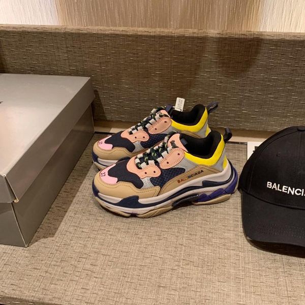 80designer to create casual and comfortable all-match sports shoes, travel shoes outsole non-slip design with original box delivery, Black
80designer to create casual and comfortable all-match sports shoes, travel shoes outsole non-slip design with original box delivery, Black