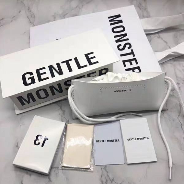 2019 new white blue black gm case case korean counter sun glasses box v brand black card glasses box
2019 new white blue black gm case case korean counter sun glasses box v brand black card glasses box