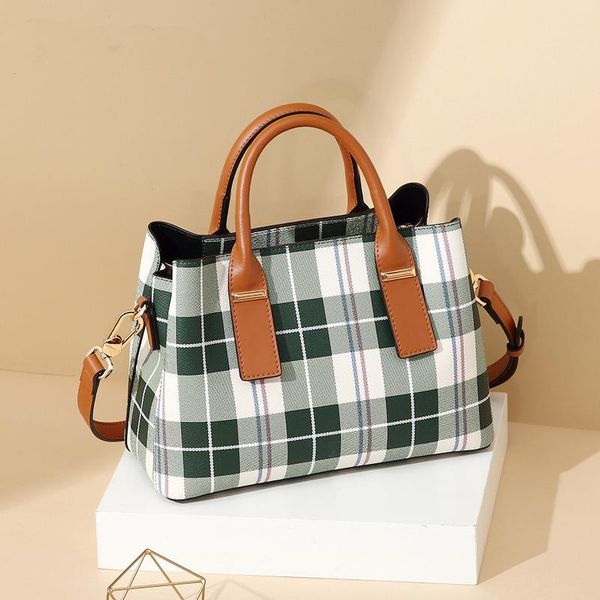 wholesale messenger bag europe and america plaid shoulder bag trend handbag hong kong genuine trend gift l8087
wholesale messenger bag europe and america plaid shoulder bag trend handbag hong kong genuine trend gift l8087