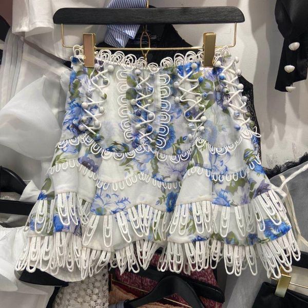 2020 new fashion heavy industry cutout lace stitching printing high waist floral skirt lady retro lace-up short skirts, Black
2020 new fashion heavy industry cutout lace stitching printing high waist floral skirt lady retro lace-up short skirts, Black