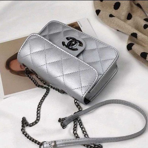 women's 2020 new fashion fashion chain square shoulder shoulder bag embroidered wire messenger bag, White
women's 2020 new fashion fashion chain square shoulder shoulder bag embroidered wire messenger bag, White