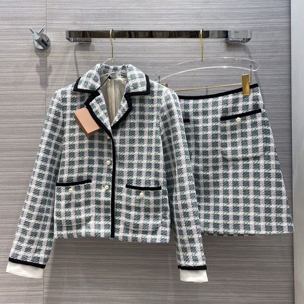 2020 autumn winter women plaid tweed 2 pieces set pearls buttons pockets short blazer coat + mini skirt skirt suit set s84, White
2020 autumn winter women plaid tweed 2 pieces set pearls buttons pockets short blazer coat + mini skirt skirt suit set s84, White