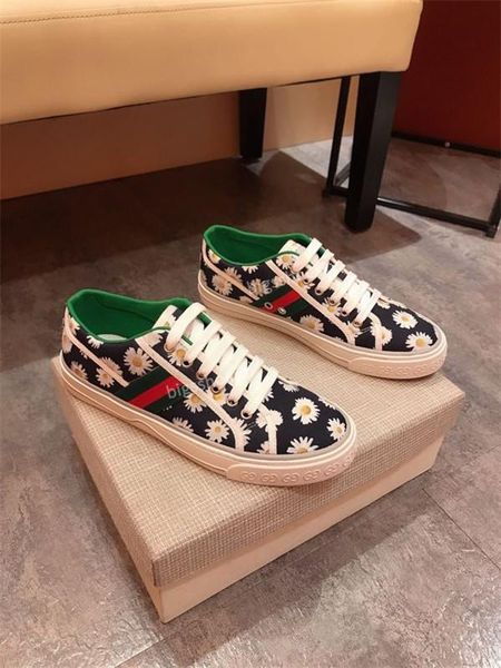 luxury men's casual shoes big brand light shoes men's size 38-45 white fashion leather embroidery breathable wear-resistant hy2006, Black
luxury men's casual shoes big brand light shoes men's size 38-45 white fashion leather embroidery breathable wear-resistant hy2006, Black