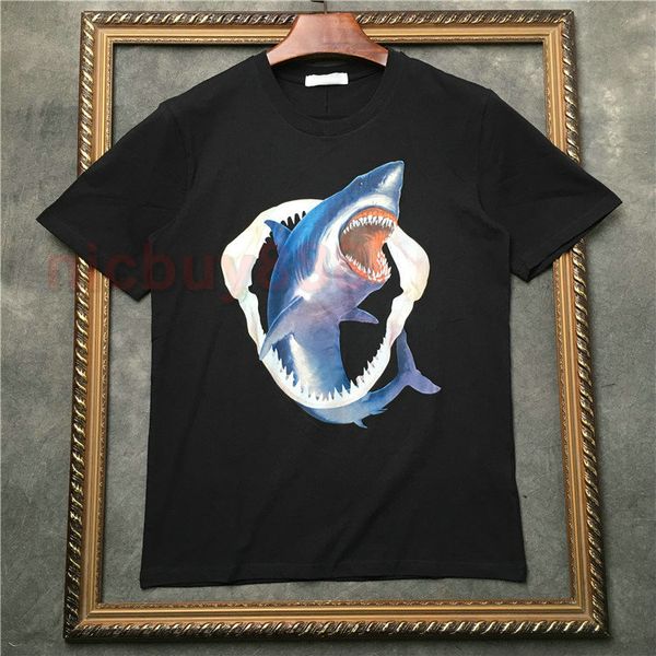 20ss новая летней моды одежда мужской белой акула печать футболка с коротким рукавом футболка хлопок вскользь тенниска кастрировать хлопок t, White;black 
20ss новая летней моды одежда мужской белой акула печать футболка с коротким рукавом футболка хлопок вскользь тенниска кастрировать хлопок t, White;black