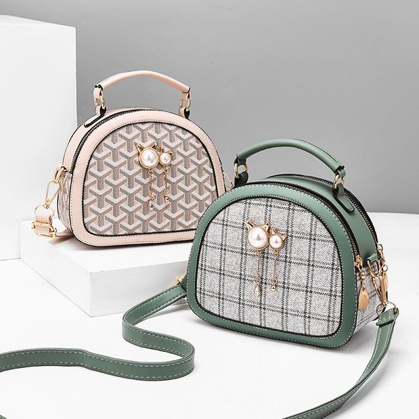 fashion new handbags pu leather women bag small incense wind pearl pendant shoulder bag lock stereotypes lattice
fashion new handbags pu leather women bag small incense wind pearl pendant shoulder bag lock stereotypes lattice