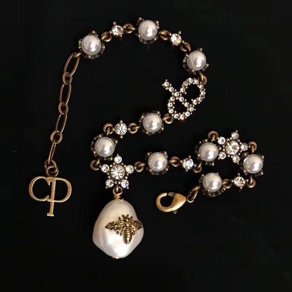 c1274 fashionable retro selling c letter small bee imitation pearl exquisite zircon star hand catenary female bracelet, Black
c1274 fashionable retro selling c letter small bee imitation pearl exquisite zircon star hand catenary female bracelet, Black