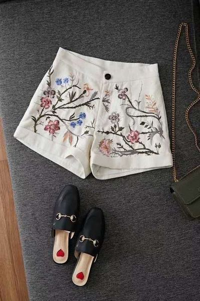 2020 early spring new european fashion women's small fresh flowers tree embroidery linen mid waist casual curling shorts
2020 early spring new european fashion women's small fresh flowers tree embroidery linen mid waist casual curling shorts