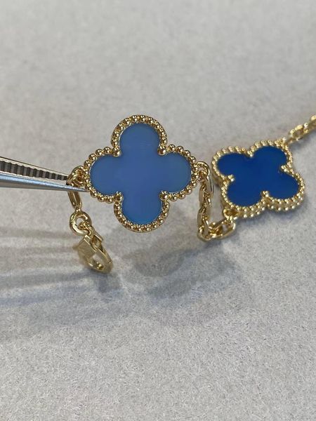 v metal luxurious quality five flowers punk bracelet with nature blue stone for women wedding jewelry gift ps5347a, Black
v metal luxurious quality five flowers punk bracelet with nature blue stone for women wedding jewelry gift ps5347a, Black