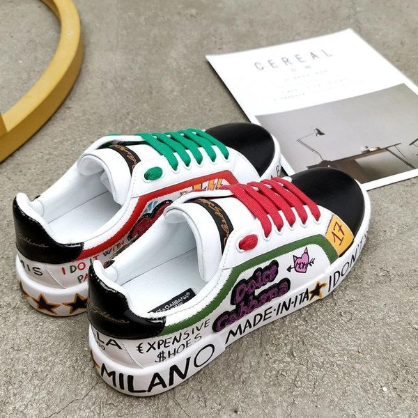 2020a trend hand-painted graffiti leather casual shoes men and women outdoor sports shoes fashion wild couple shoes, size 35-451, Black
2020a trend hand-painted graffiti leather casual shoes men and women outdoor sports shoes fashion wild couple shoes, size 35-451, Black