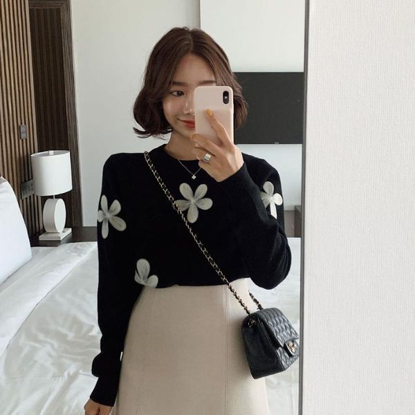 south korea's chic joker heavy embroidery flower long sleeve warm render sweater, White;black
south korea's chic joker heavy embroidery flower long sleeve warm render sweater, White;black