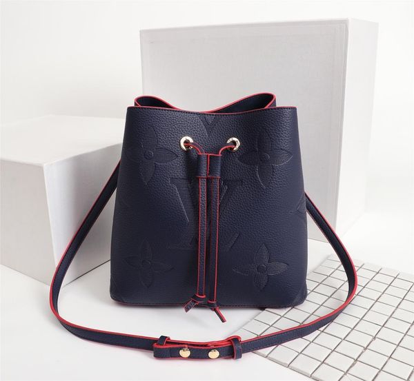 luxury bucket bag designer canvas printed cowhide diagonal female bag european and american fashion large capacity shoulder bag gift 44022
luxury bucket bag designer canvas printed cowhide diagonal female bag european and american fashion large capacity shoulder bag gift 44022