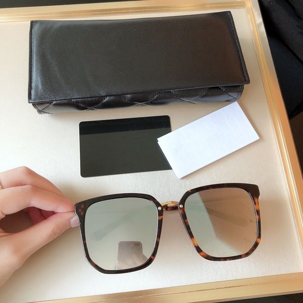 2020 new fashion selling women sunglasses 5326 square frame popular generous and elegant style uv400 protection eyewear with box, White;black
2020 new fashion selling women sunglasses 5326 square frame popular generous and elegant style uv400 protection eyewear with box, White;black