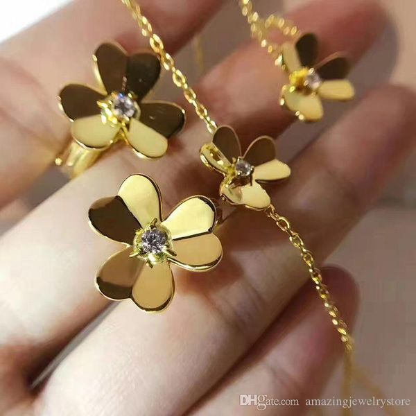 brass material paris design bracelet with flower and diamond decorate single bracelet necklace ring earring for women and mother gift j
brass material paris design bracelet with flower and diamond decorate single bracelet necklace ring earring for women and mother gift j