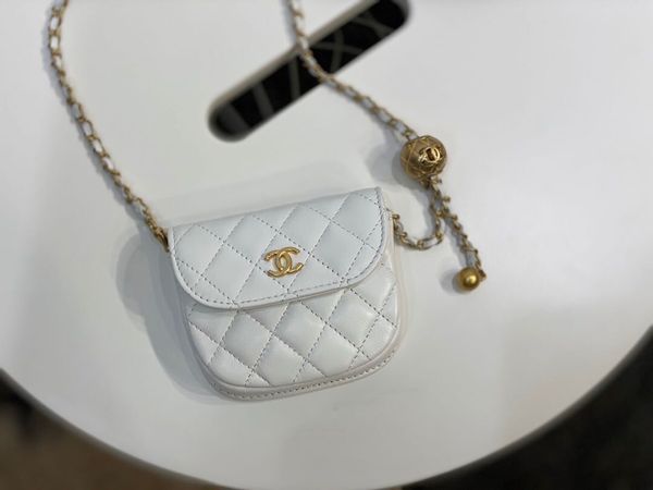 the new 7a single-shoulder bag is of high-end custom quality. the whole body and cover are made in a semi-circular shape
the new 7a single-shoulder bag is of high-end custom quality. the whole body and cover are made in a semi-circular shape