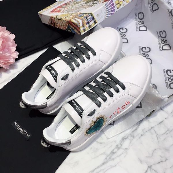 2021-2020l new trend embroidered graffiti leather casual shoes outdoor men and women sports shoes fashion wild couple shoes ,size 35 -45, Black
2021-2020l new trend embroidered graffiti leather casual shoes outdoor men and women sports shoes fashion wild couple shoes ,size 35 -45, Black