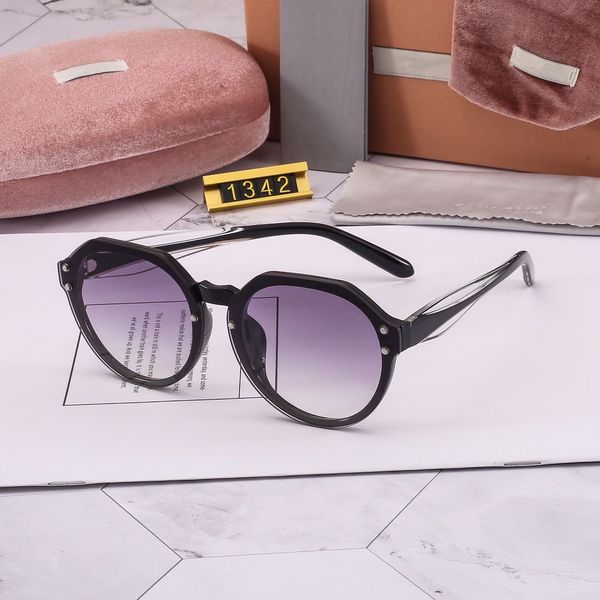 summer woman sunglasses fashion goggle womens sunglasses model 1342 sunglasses uv400 6 color highly quality with gift box, White;black
summer woman sunglasses fashion goggle womens sunglasses model 1342 sunglasses uv400 6 color highly quality with gift box, White;black