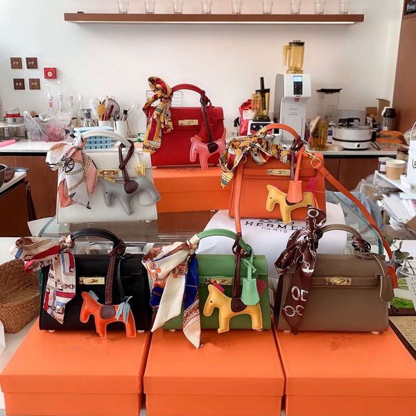 han edition genuine leather handbag joker leisure packages female 2020 new temperament is worn one shoulder bags girls women
han edition genuine leather handbag joker leisure packages female 2020 new temperament is worn one shoulder bags girls women