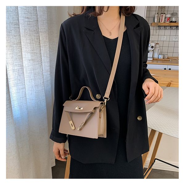 2020 new women's handbag korean fashion all-match lock casual shoulder bag retro messenger bag women's
2020 new women's handbag korean fashion all-match lock casual shoulder bag retro messenger bag women's