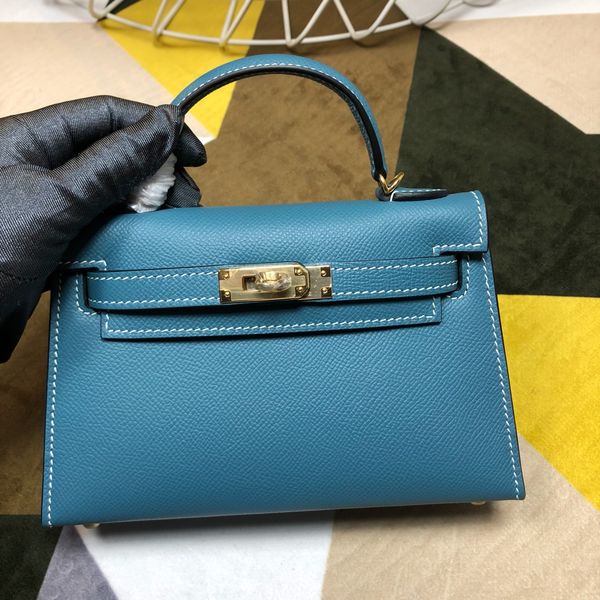 whosale handmade 19cm blue epsom leather design mini purse, wax thread, have both gold and silver hardware,contact me for details
whosale handmade 19cm blue epsom leather design mini purse, wax thread, have both gold and silver hardware,contact me for details