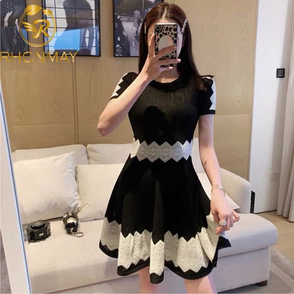 runway sweater dress 2020 spring summer knitted dress women o-neck patchwork knitting short sleeve casual, Black;gray
runway sweater dress 2020 spring summer knitted dress women o-neck patchwork knitting short sleeve casual, Black;gray